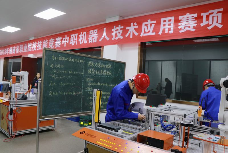 技能競賽創佳績，工匠精神鑄華章